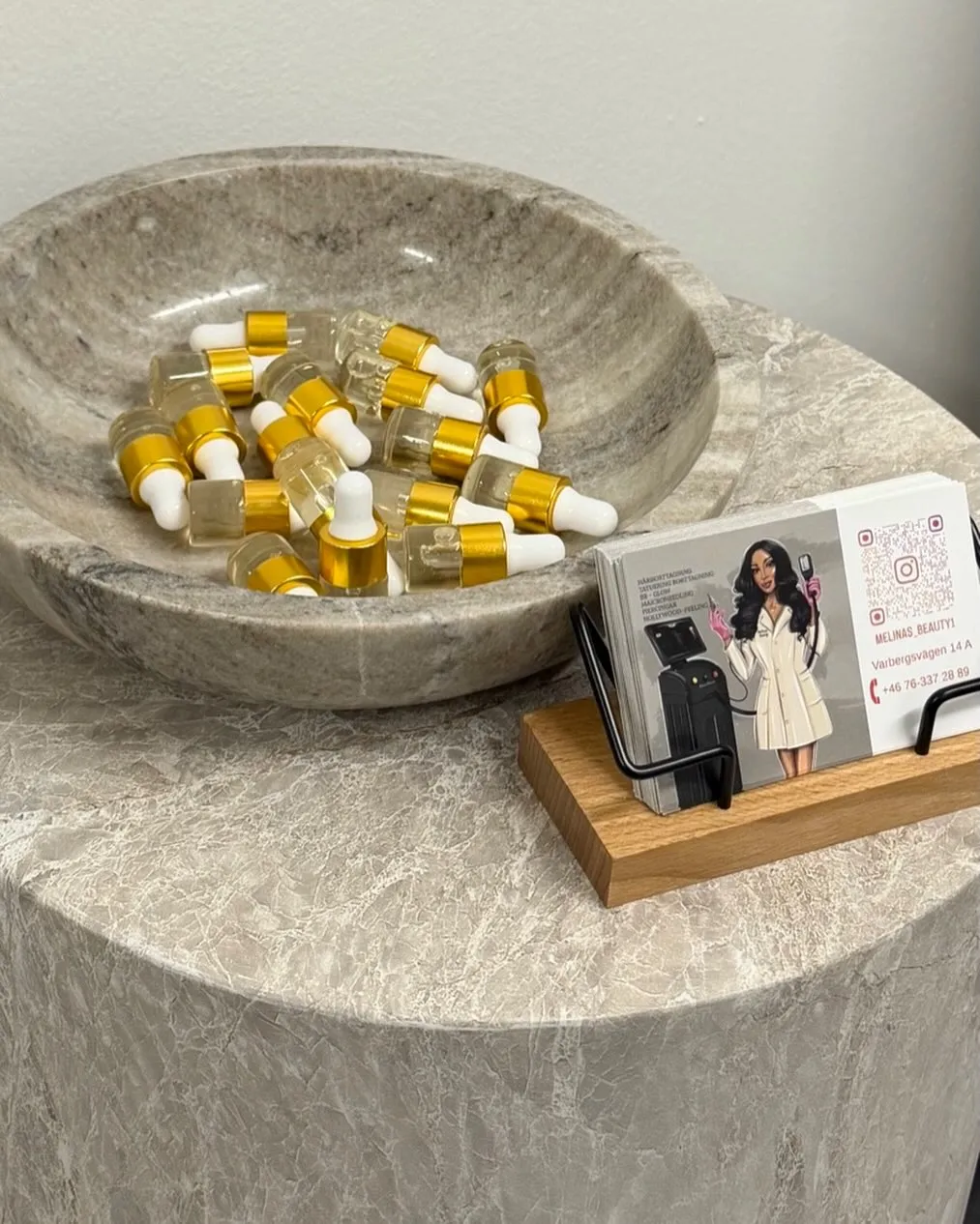 Städning av dörrar och putsning av fönster i Göteborgskommiun